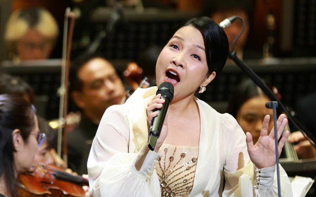 Mỹ Linh hát lại Trăng chiều năm 19 tuổi, gọi mùa thu thần tiên trở lại trong Hòa nhạc mùa thu 2025