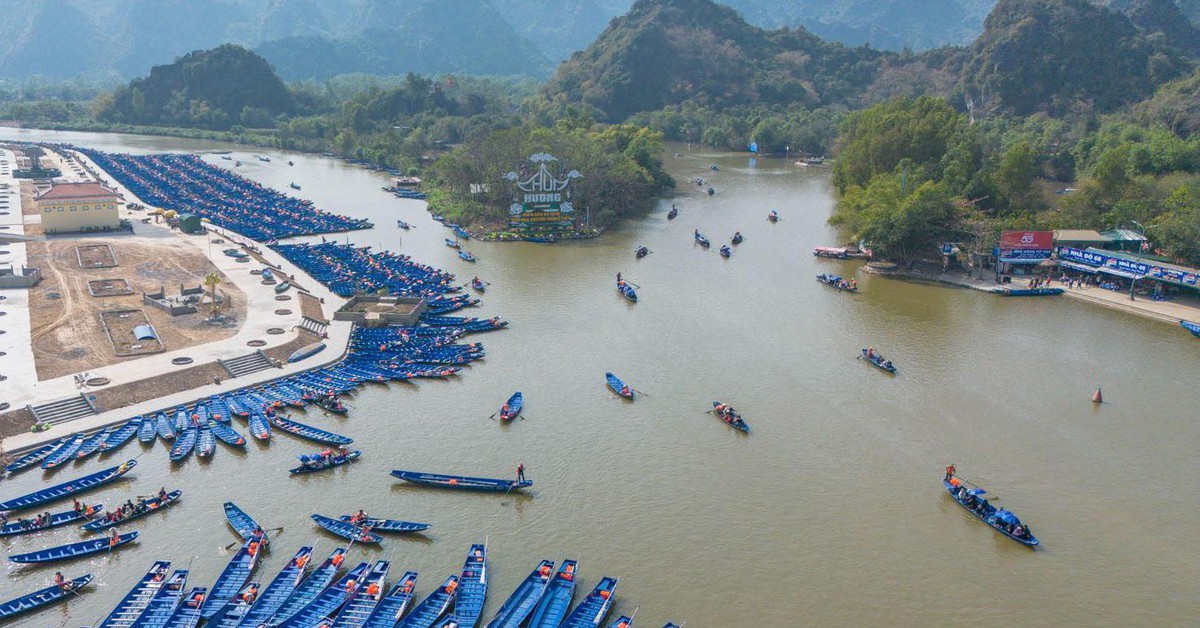 Đội lái đò chùa Hương lên đường cứu hộ người dân vùng ảnh hưởng mưa bão