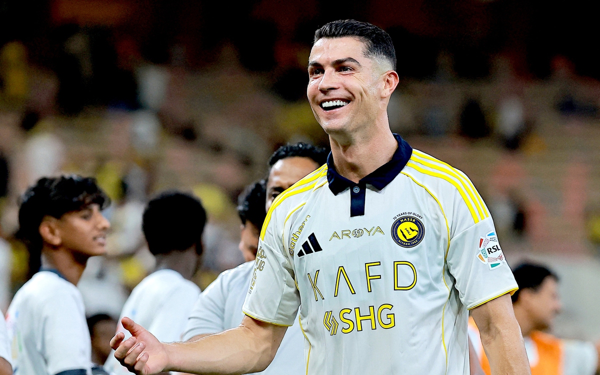 Cristiano Ronaldo trở thành cầu thủ đầu tiên sở hữu tài sản tỉ đô