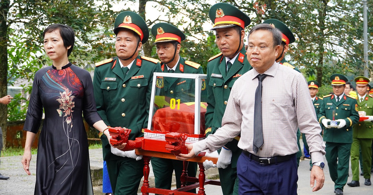 Dâng hương tưởng niệm 29 hài cốt liệt sĩ vừa được quy tập tại Thành cổ Quảng Trị
