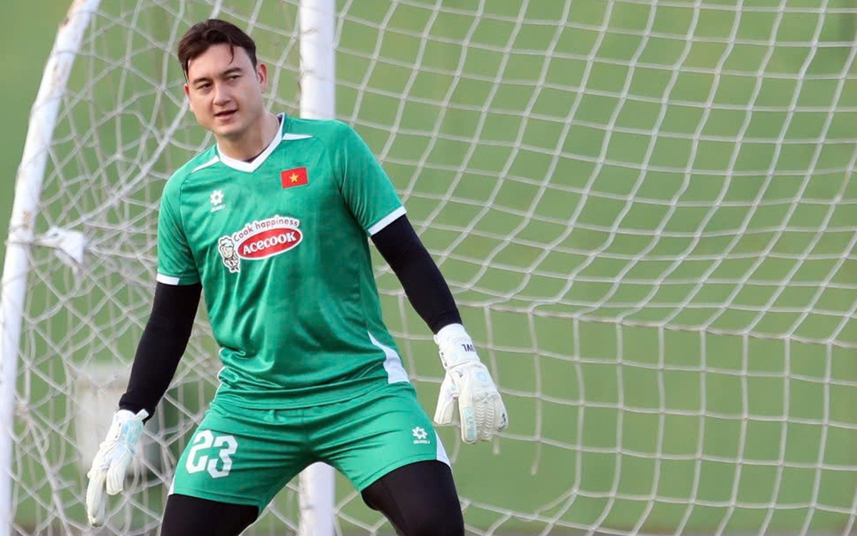 Ông Kim dùng thủ môn nào đấu Nepal?