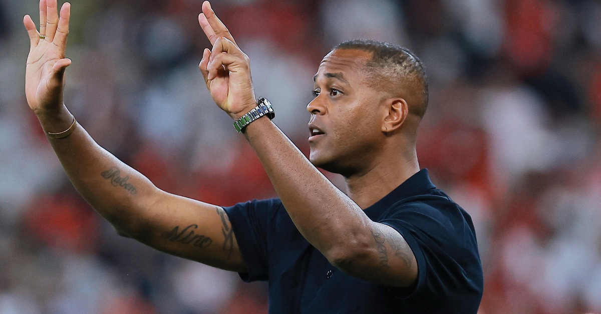 HLV Kluivert kể khổ sau khi Indonesia thua trận