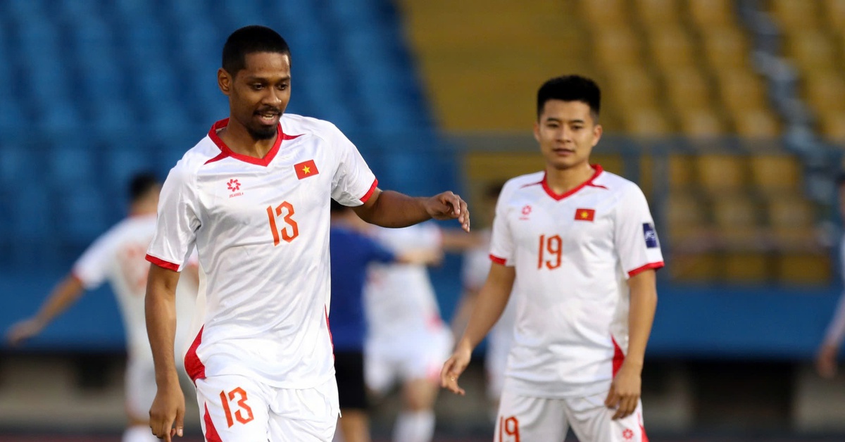 HLV Kim Sang Sik tung đội hình mạnh nhất đấu Nepal