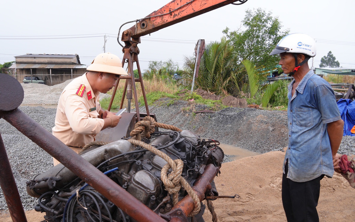 Vận động người dân tự tháo dỡ thiết bị bơm hút cát, sỏi