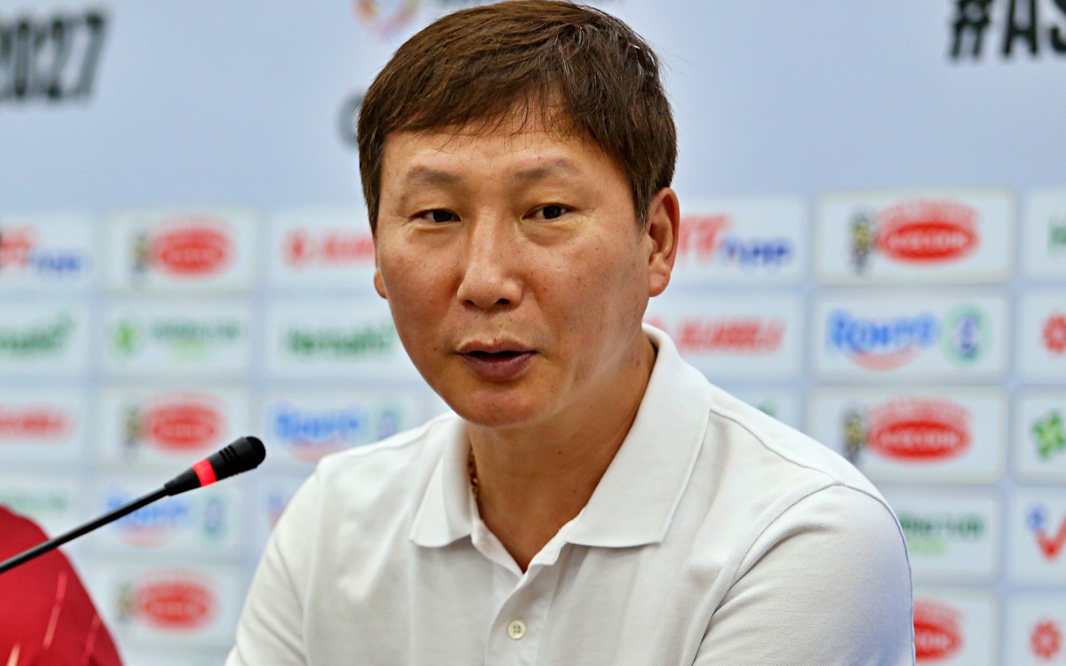 HLV Kim Sang Sik: ‘Tuyển Việt Nam sẽ hạn chế sai lầm trước Nepal’
