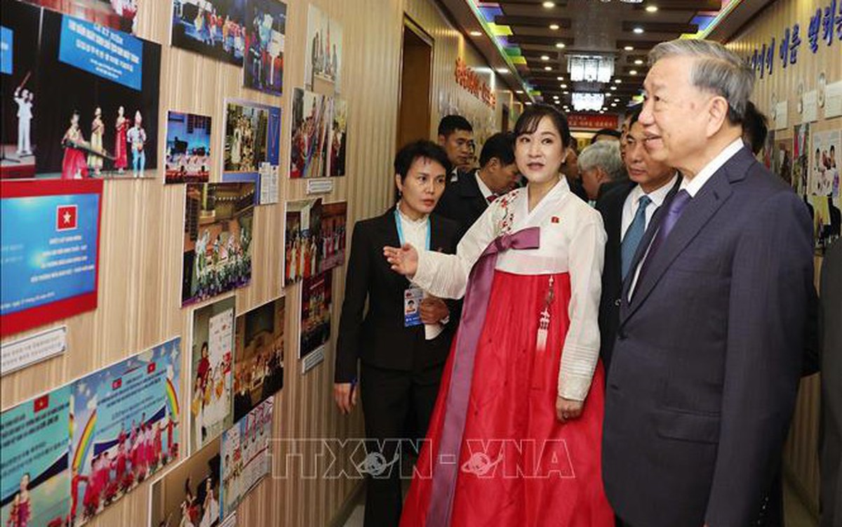 Tổng Bí thư Tô Lâm thăm lớp học mang tên Chủ tịch Hồ Chí Minh