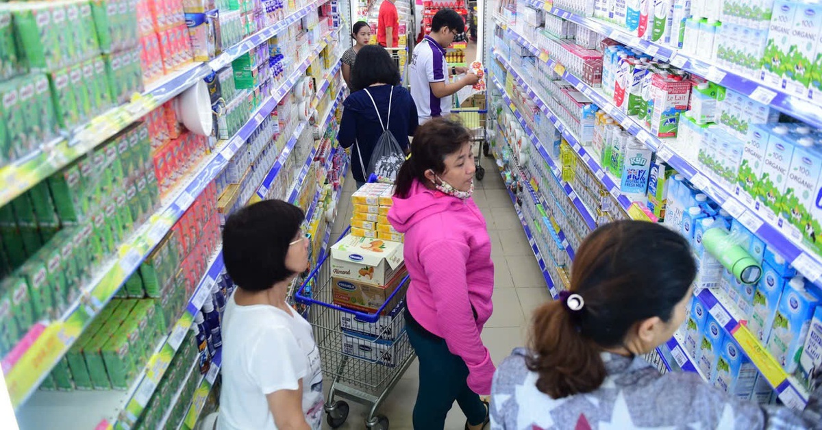 Bão cạnh tranh, các 'đại gia' ngành sữa đang làm ăn ra sao?