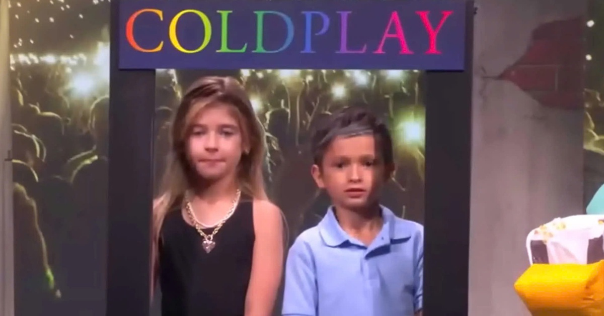 Trẻ em hóa trang thành CEO và nhân viên ngoại tình tại concert Coldplay dịp Halloween