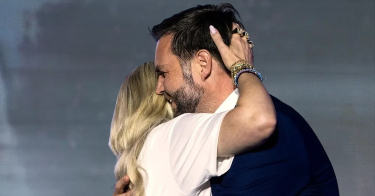 Tin đồn Phó tổng thống Mỹ JD Vance ngoại tình là vô căn cứ - Tuổi Trẻ Online