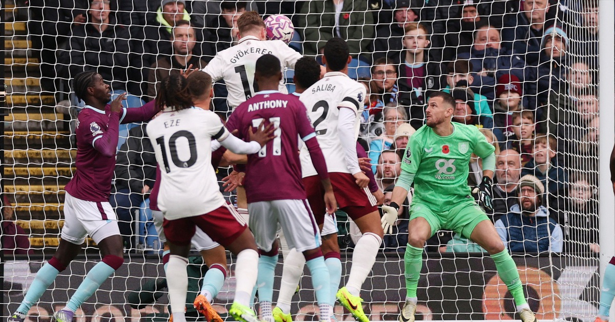 Arsenal lập kỷ lục ghi bàn từ chấm phạt góc, vững ngôi đầu bảng Premier League