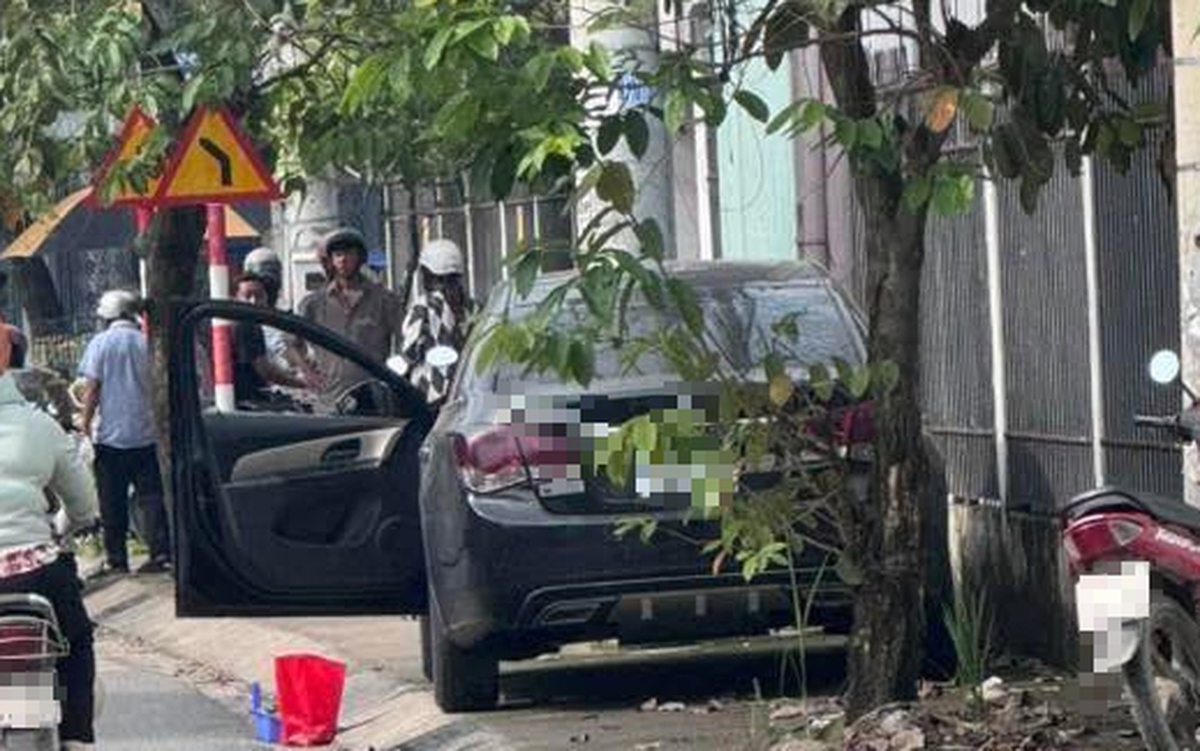 Phong tỏa hiện trường vụ phát hiện xác chết nữ giới trong cốp ô tô ở xã Đông Thạnh, TP.HCM