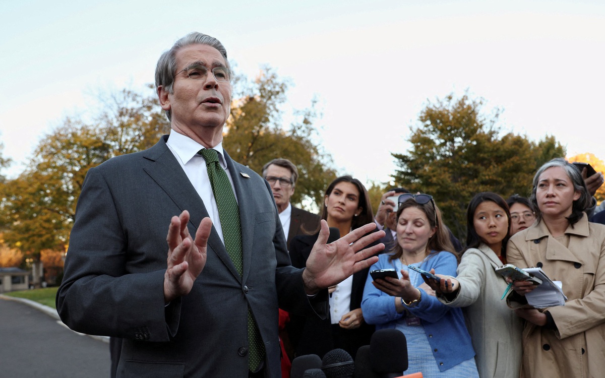 Ông Trump tuyên bố chia 'cổ tức' 2.000 USD cho người dân, Bộ trưởng Tài chính phải đính chính