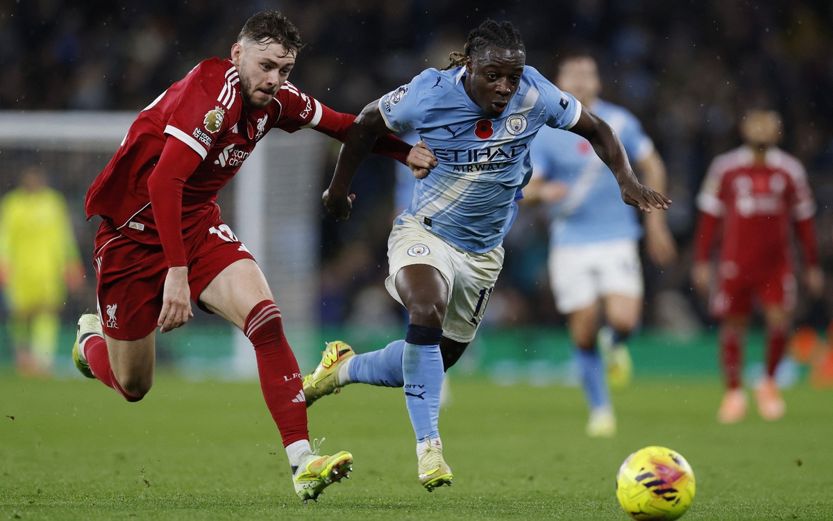 Man United bằng điểm Liverpool