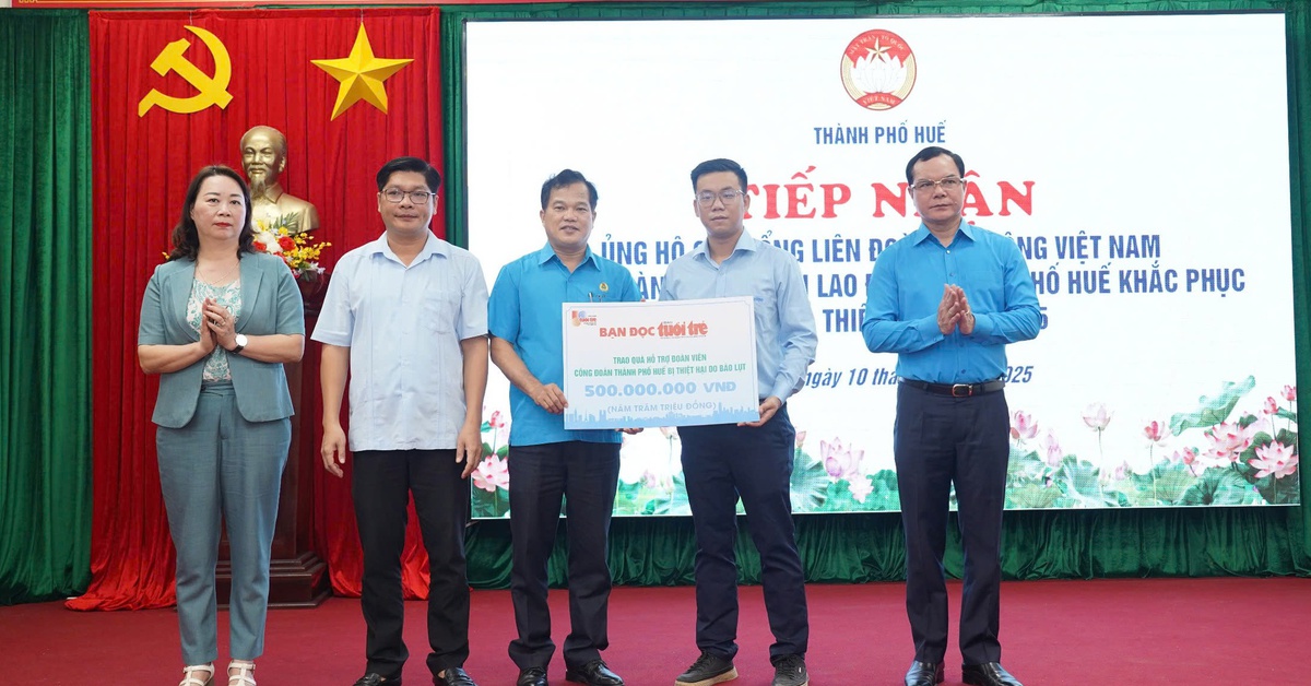 Tổng liên đoàn Lao động Việt Nam, báo Tuổi Trẻ trao 1,5 tỉ đồng hỗ trợ công nhân TP Huế sau mưa lũ