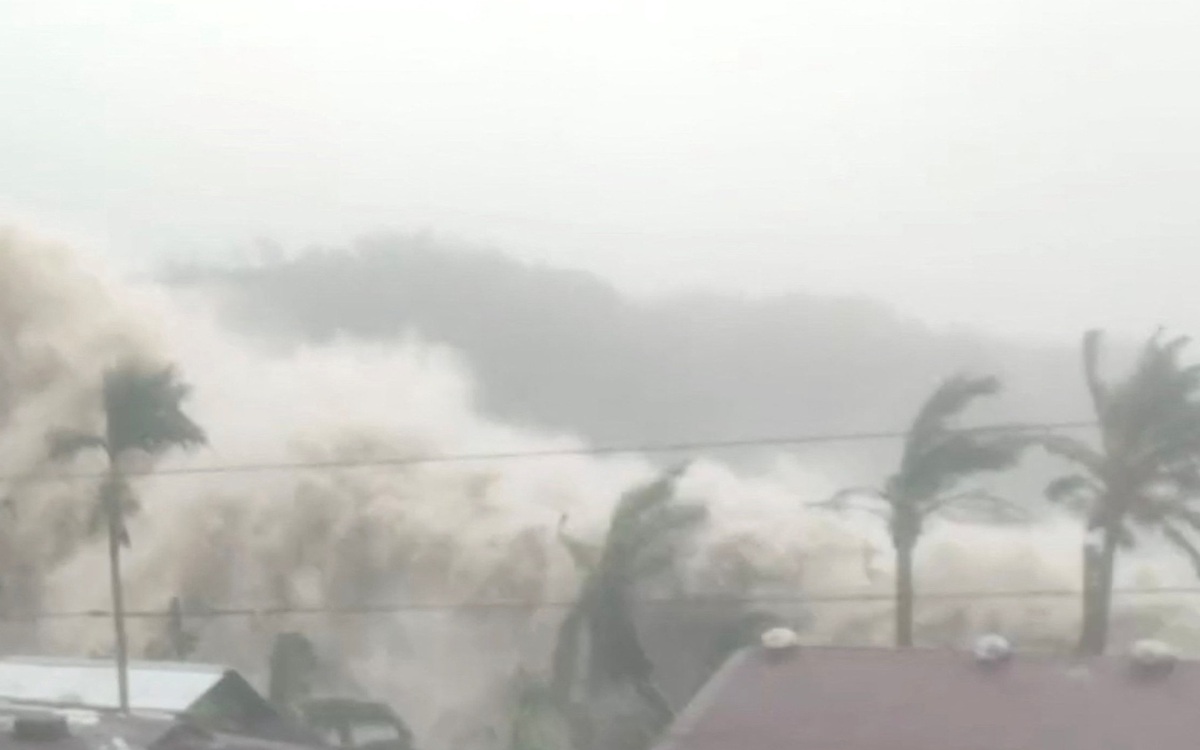 Thời tiết hôm nay 12-11: Bão Phượng Hoàng ra khỏi Biển Đông, đất liền nắng ráo