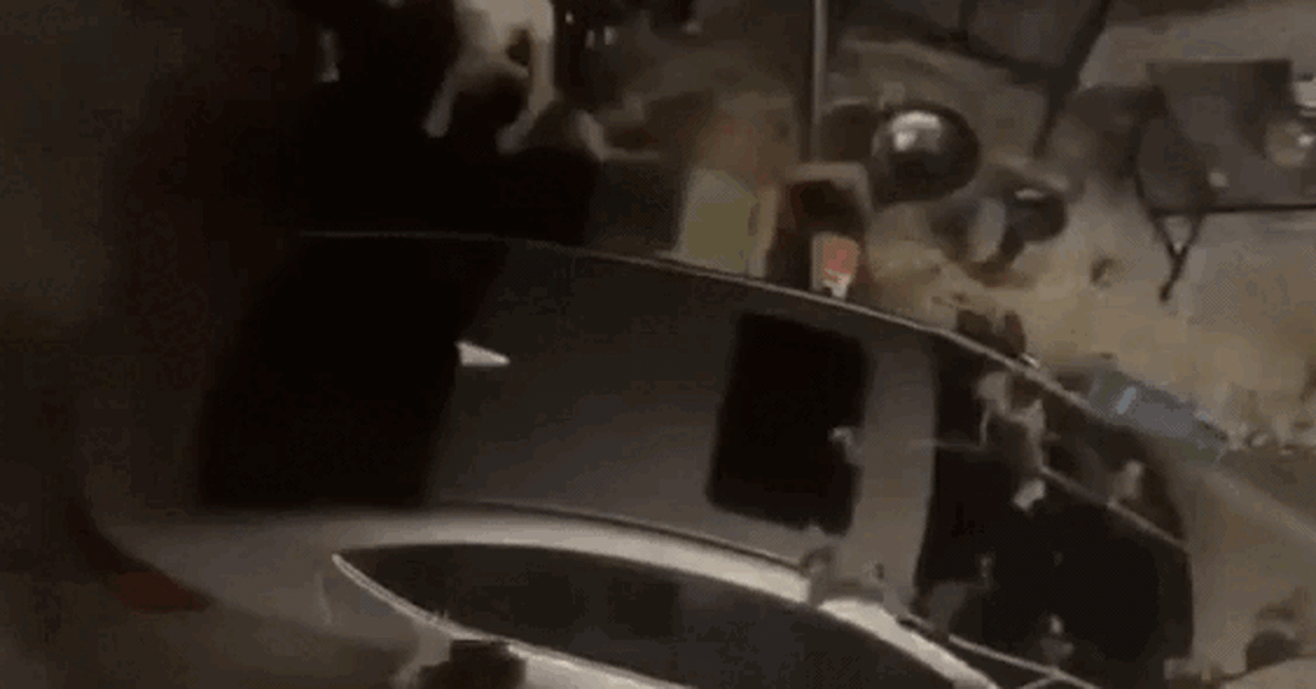 Nguyên nhân ô tô lao vào đám đông bị nhiều người vây đánh