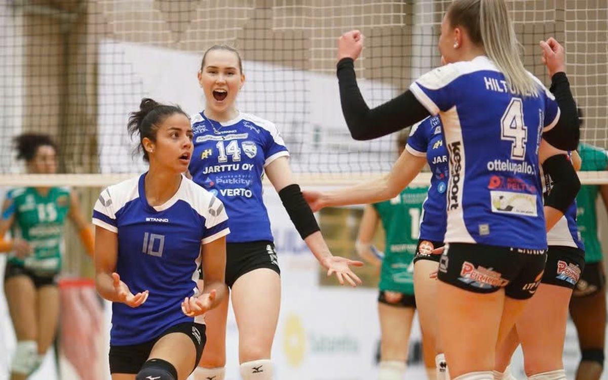 Nữ VĐV bóng chuyền Brazil bị đình chỉ thi đấu vì... giới tính