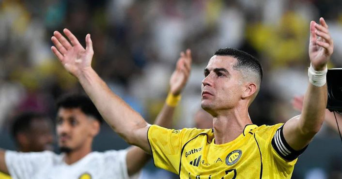 Ronaldo tiết lộ ý định 'sớm' giải nghệ, mong Cristiano Jr con sẽ hơn cha