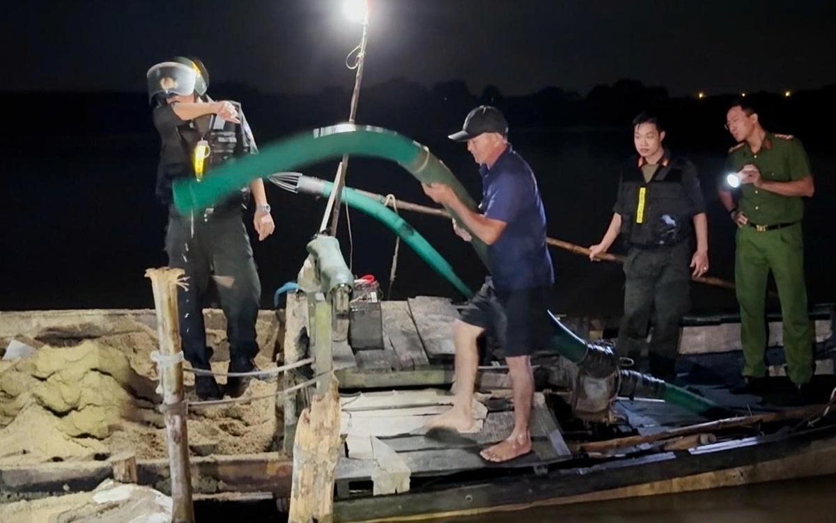 Gần 100 cảnh sát mật phục cả đêm, triệt phá đường dây cát tặc lớn trên sông Trà Khúc