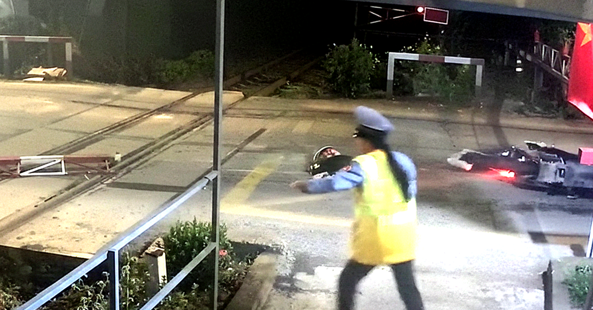 Thủ tướng tặng bằng khen cho 4 nữ nhân viên gác chắn cứu người, cứu tàu