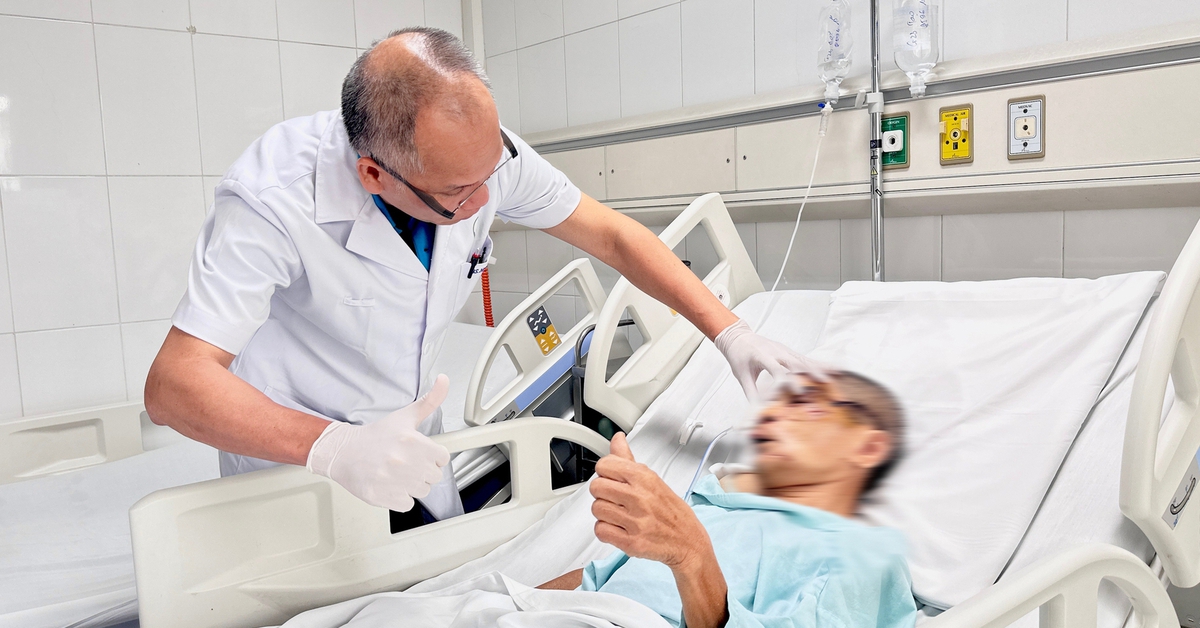 Cứu gương mặt bị giập nát cho người đàn ông bước hụt xuống hố thang máy