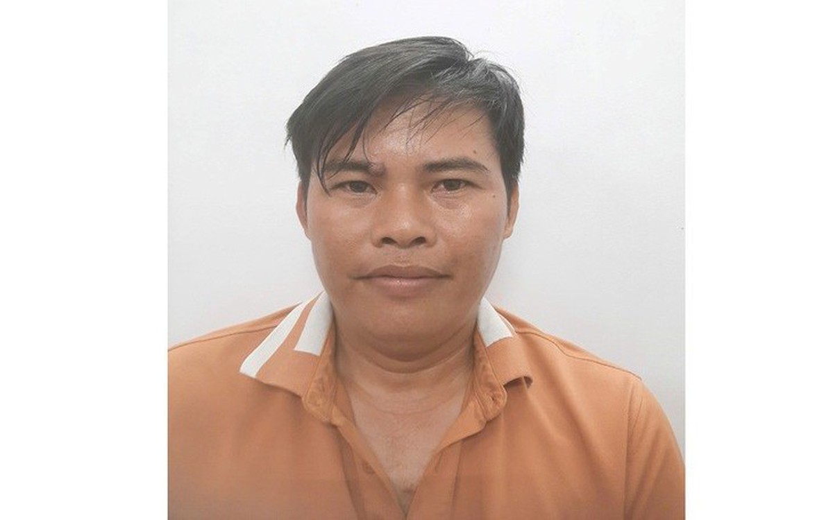 Mua vé số, thấy tiền trong cốp xe liền ra tay cướp