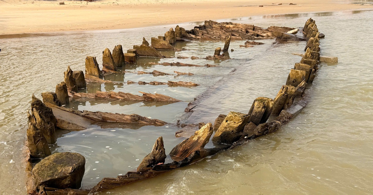 Vì sao chưa trục vớt, khai quật tàu cổ nổi lên biển Hội An sau bão số 13?