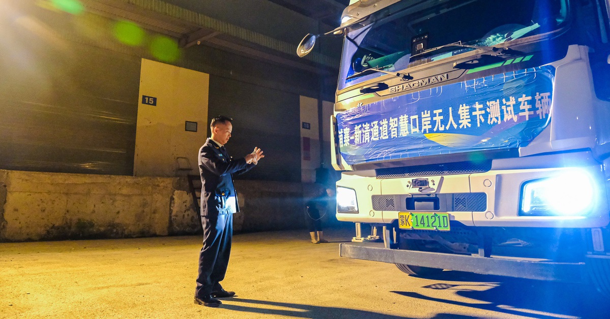 Lần đầu tiên xe điện không người lái chở hàng nhập khẩu từ Trung Quốc vào Việt Nam