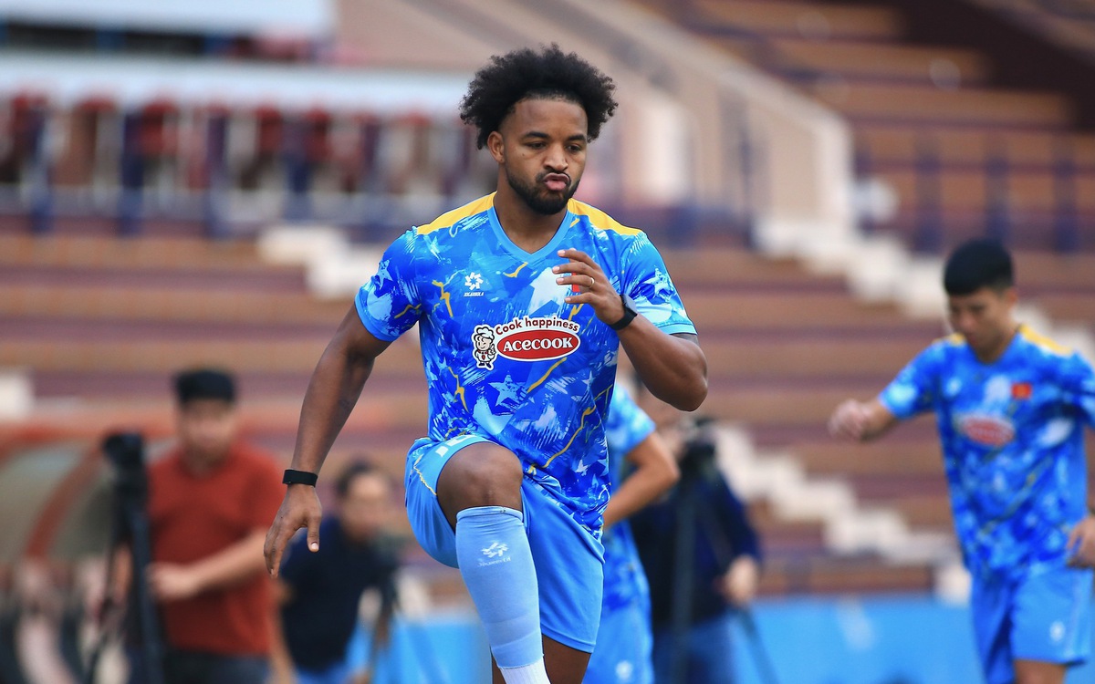 Xuân Son tập luyện dưới màu áo tuyển Việt Nam sau gần 1 năm