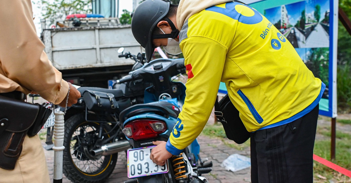 Đề xuất tăng nặng mức phạt với tài xế che, bẻ cong biển số