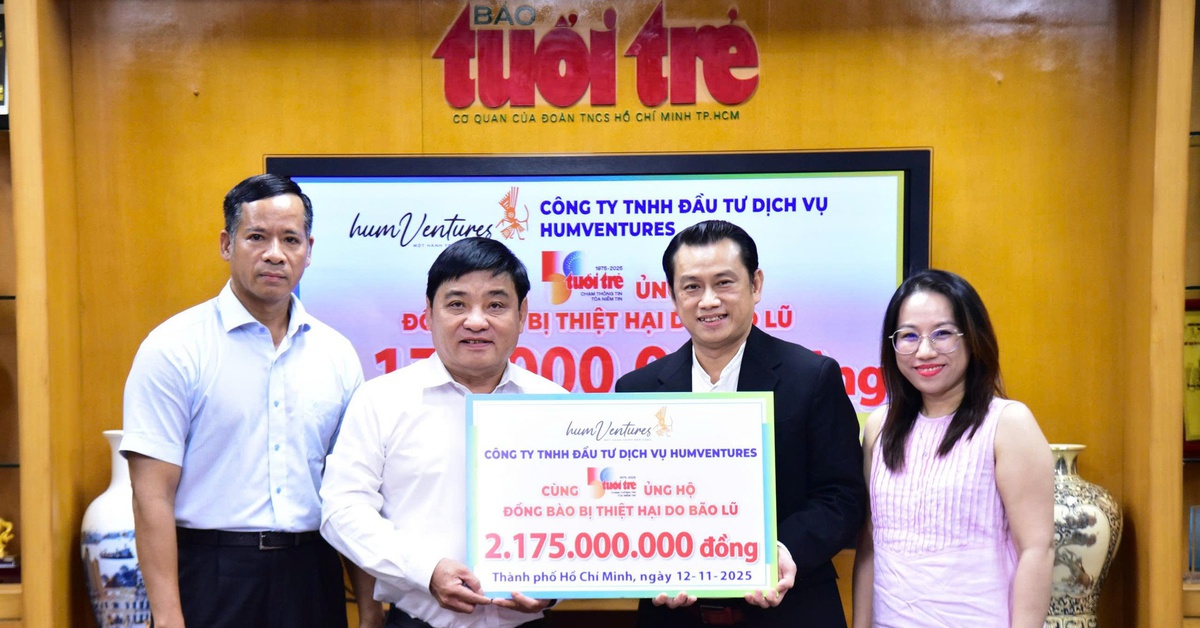 Công ty Humventures trao Tuổi Trẻ gần 2,2 tỉ đồng ủng hộ đồng bào miền Trung