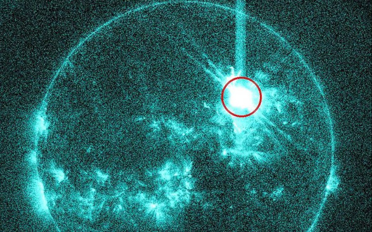 Mặt trời 'bùng nổ', nguy cơ làm gián đoạn liên lạc và vệ tinh toàn cầu