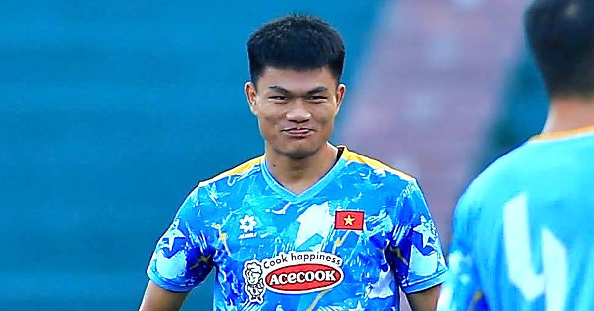 Tiền đạo tuyển Việt Nam khen Xuân Son 'mang đẳng cấp khác'