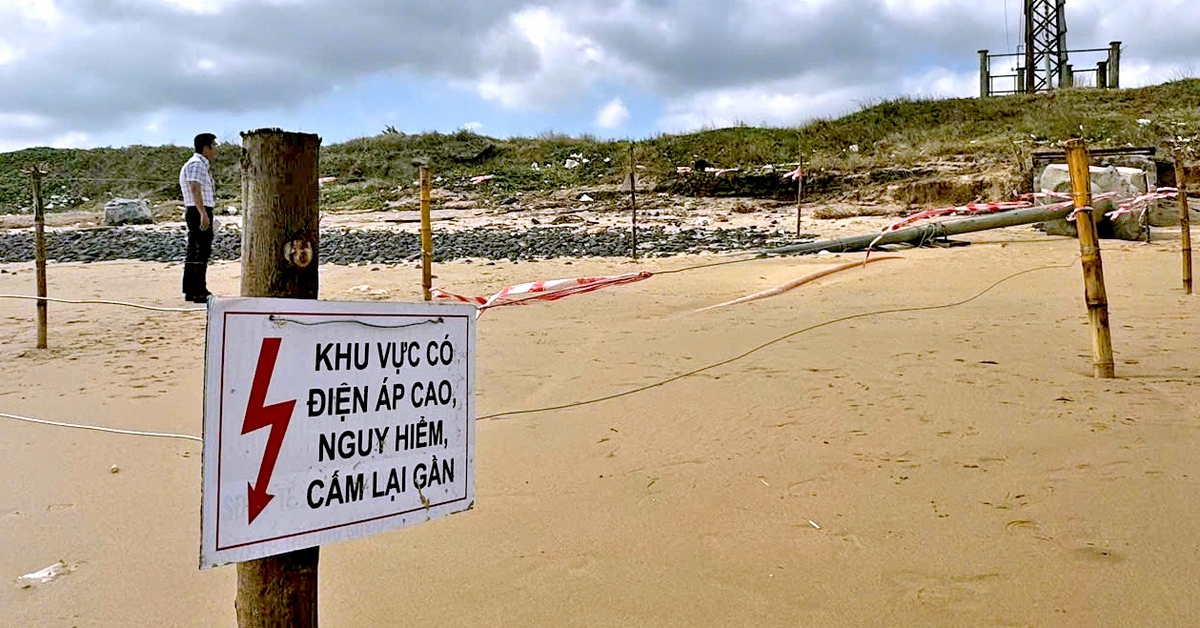 Cáp ngầm xuyên biển cấp điện cho đảo Lý Sơn bị triều cường gây sạt lở, lộ thiên