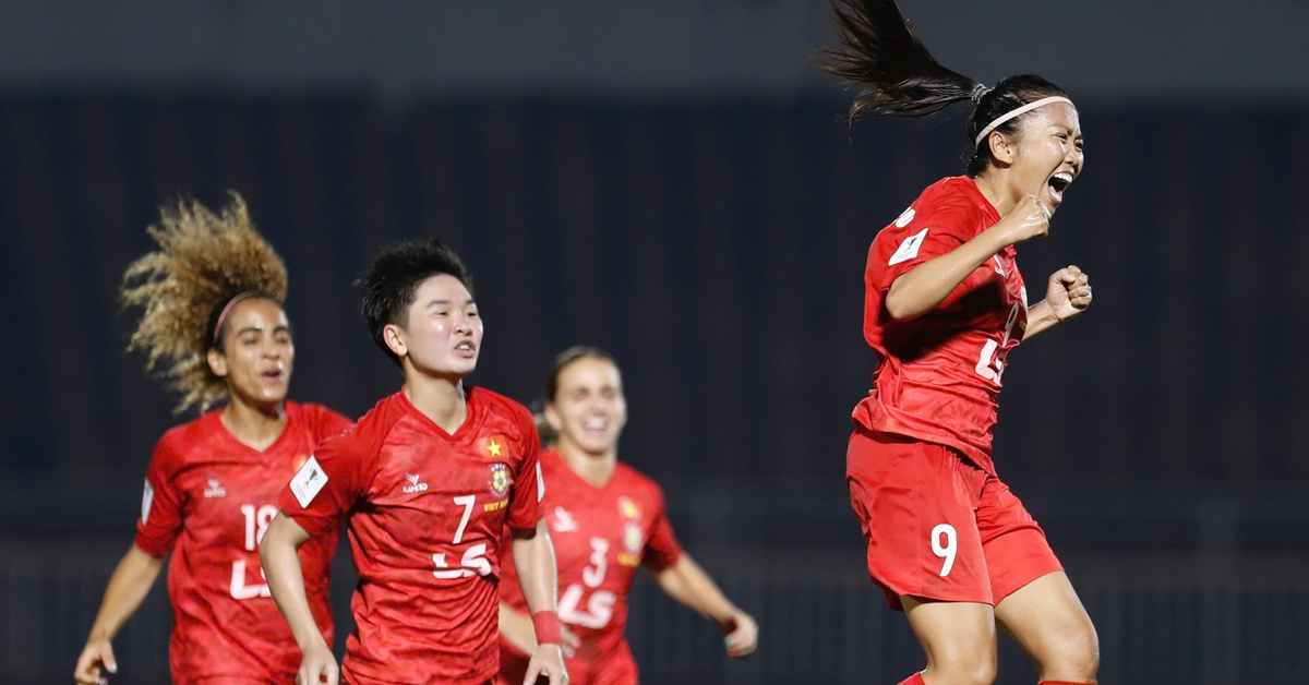 Huỳnh Như sút phạt tung lưới 'đội tuyển mini' Philippines