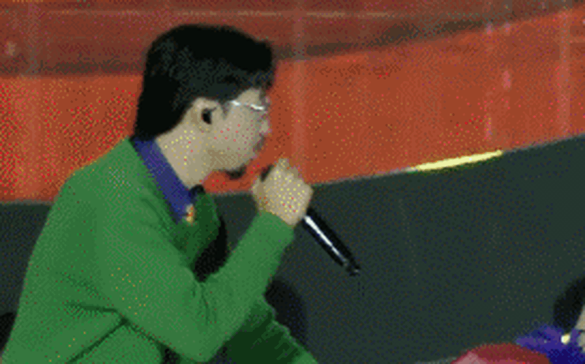 Đen Vâu nắm tay Hoàng Thùy Linh: 'Gây bão' với một khoảnh khắc 'ấm áp' trên sân khấu