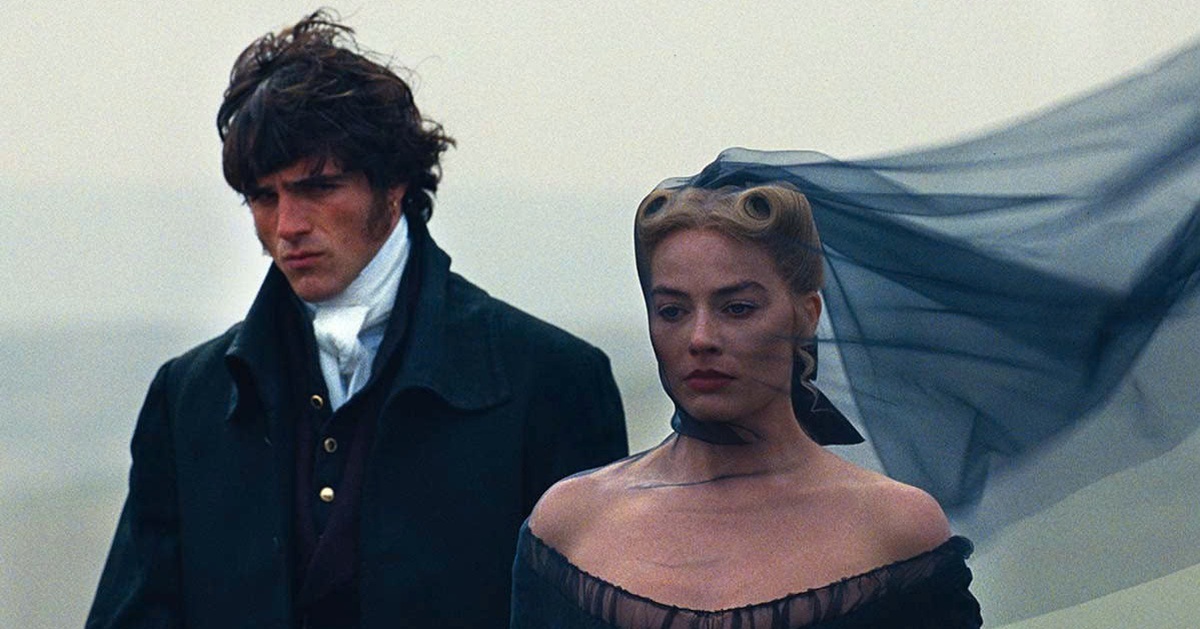 Margot Robbie, Jacob Elordi nóng bỏng và quyến rũ trong trailer Đồi gió hú