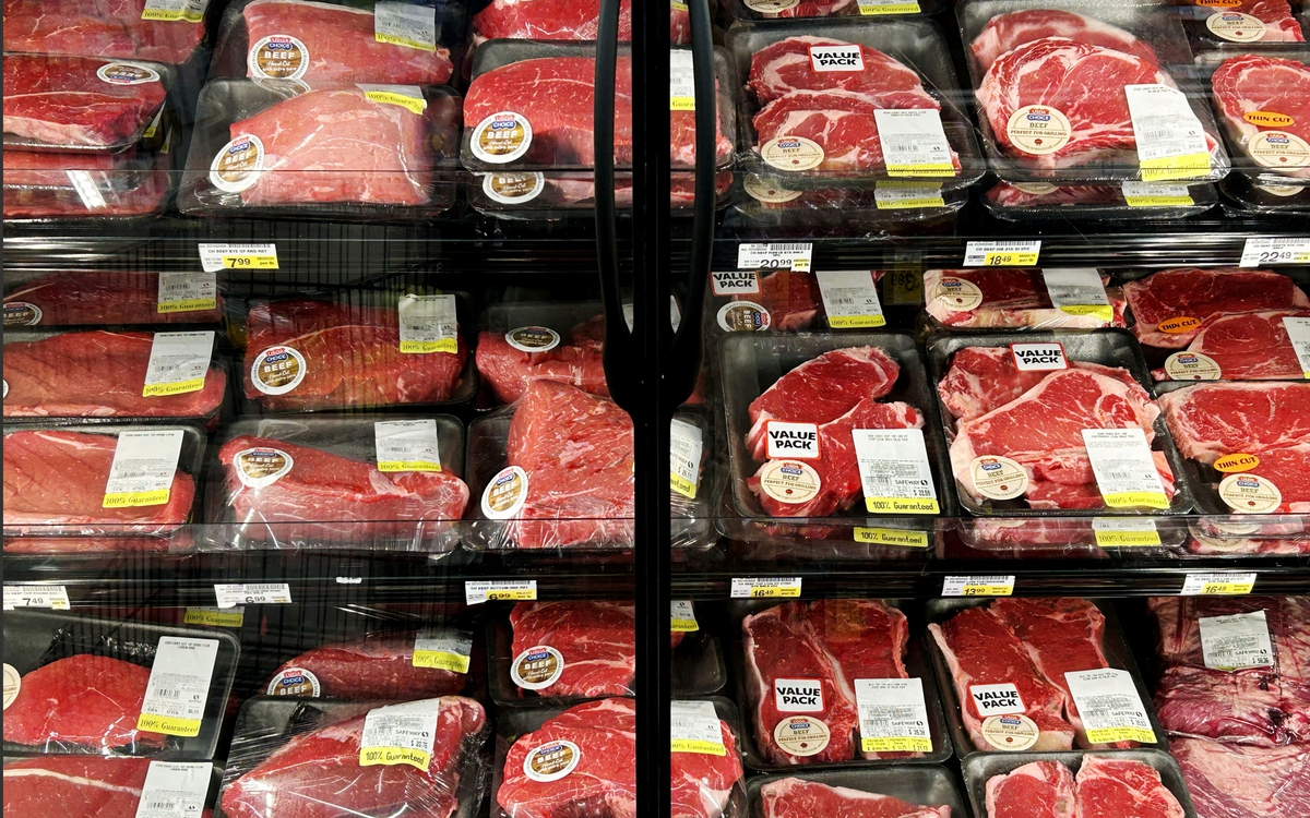 Ông Trump giảm thuế thịt bò, cà phê khi người dân bức xúc vì giá thực phẩm leo thang