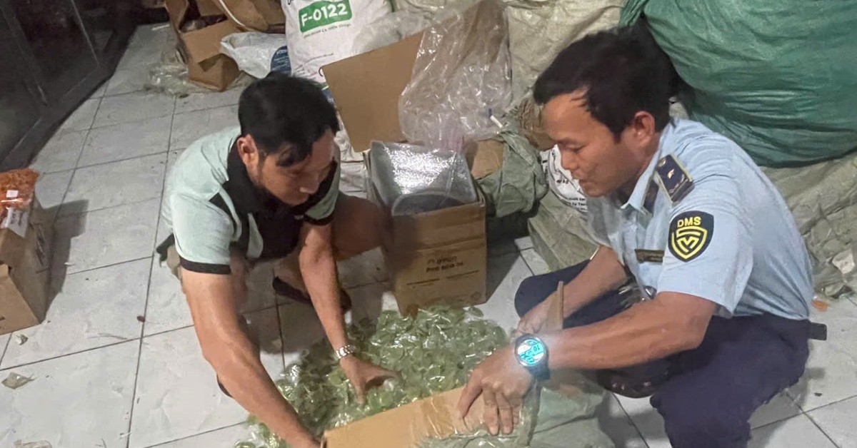 Quản lý thị trường TP.HCM thu giữ hơn 1 tấn kẹo dẻo không rõ nguồn gốc rao bán dịp Tết