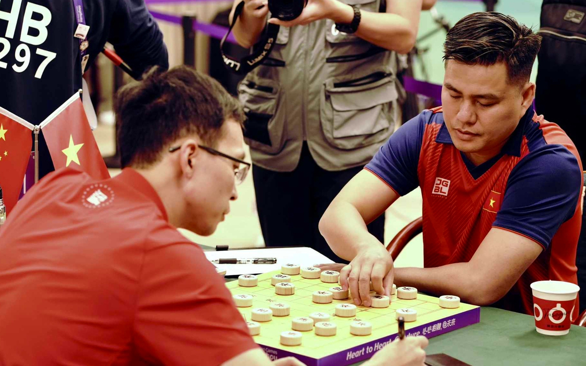 Vượt mặt nhiều kỳ thủ Trung Quốc, Lại Lý Huynh lên ngôi đầu bảng cờ tướng giải châu Á