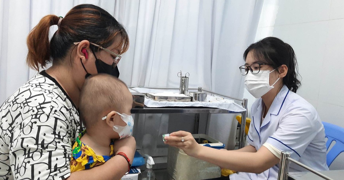 Ngăn trào lưu nuôi con ‘thuận tự nhiên’, kiểu ‘anti’ vắc xin