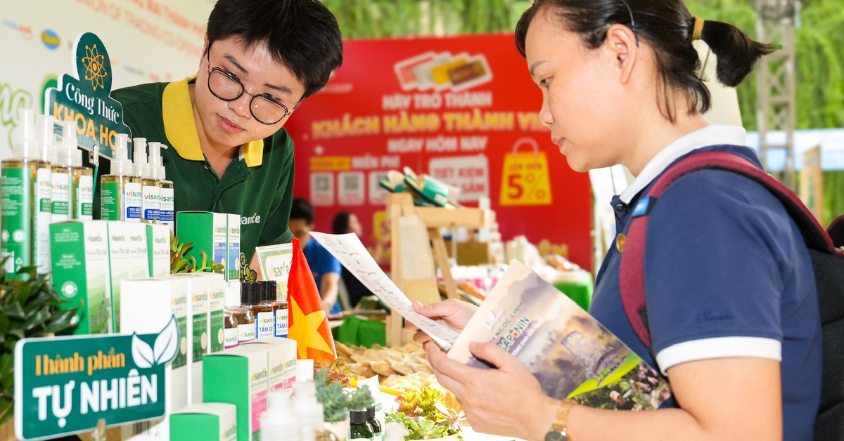 Thử mỹ phẩm thiên nhiên, nếm mật hoa dừa hữu cơ miễn phí tại Việt Nam Xanh 2025