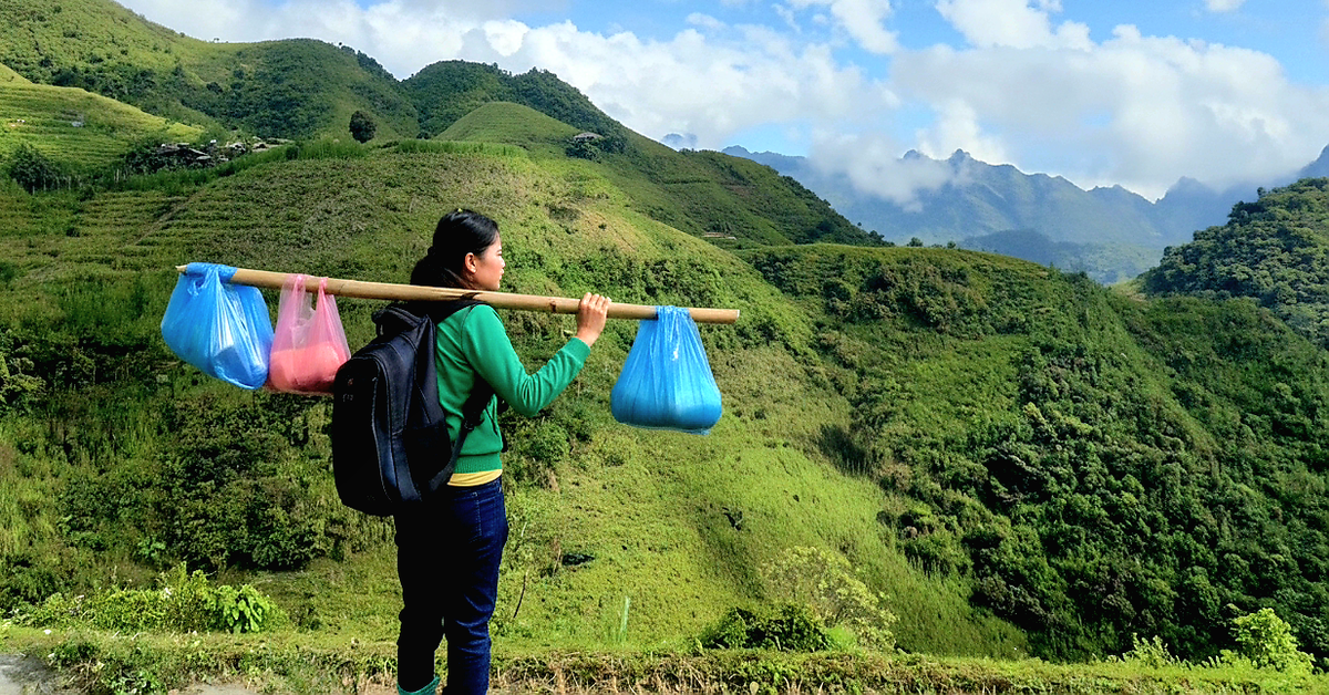 Ước nguyện của cô giáo vượt suối, lội dốc 'gánh thực phẩm lên non' cho học trò