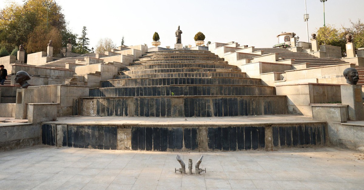 Iran gieo mây tạo mưa vì hạn hán tồi tệ