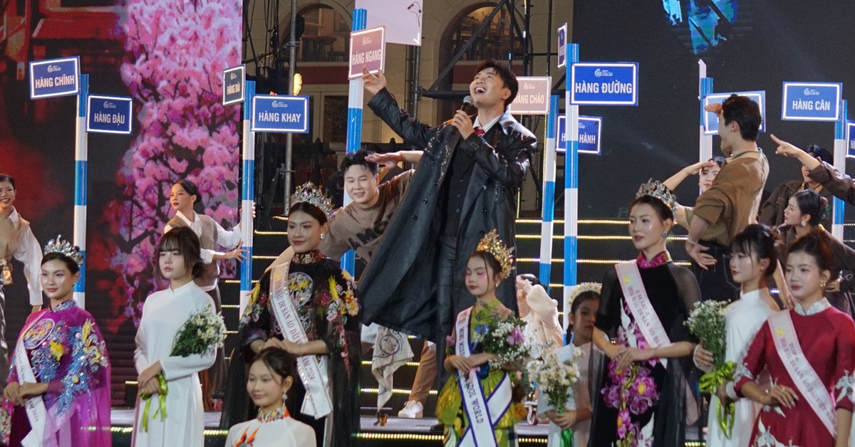 Trà đá vỉa hè, tiếng rao... lên sân khấu bế mạc Festival Thăng Long - Hà Nội 2025