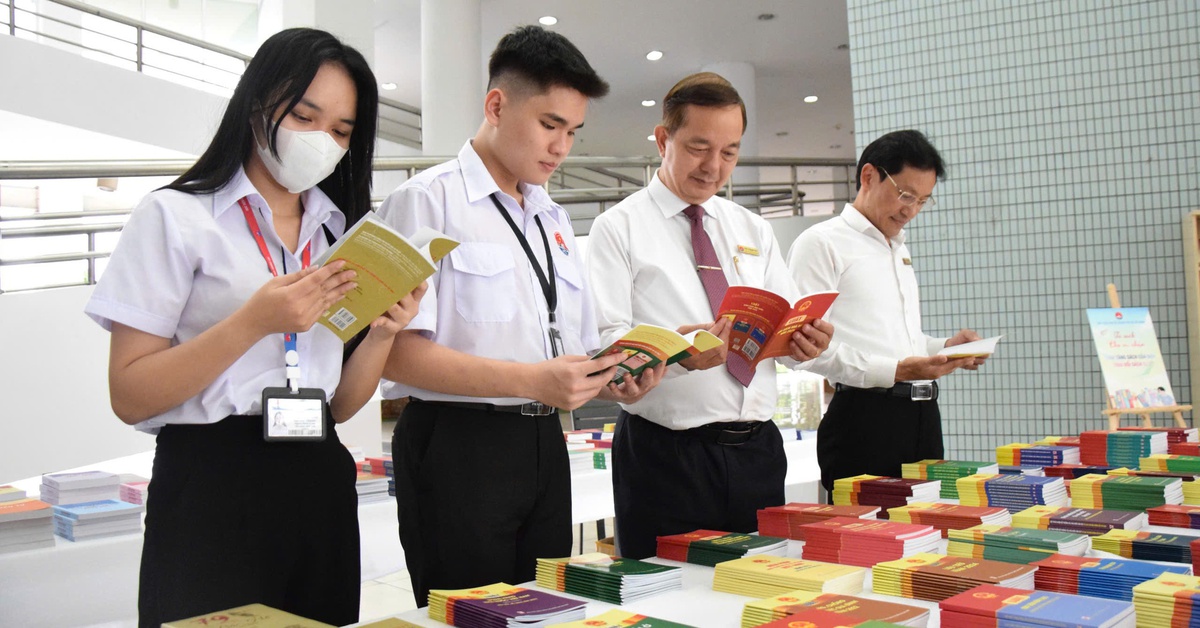 Học viện Cán bộ TP.HCM tổ chức Tuần lễ sách mừng Ngày Nhà giáo Việt Nam