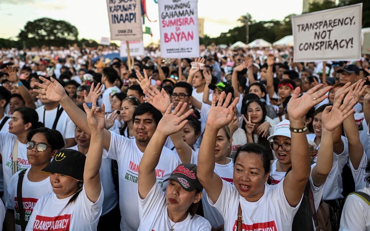 Hàng chục ngàn người Philippines xuống đường đòi trừng trị tham nhũng dự án chống lũ