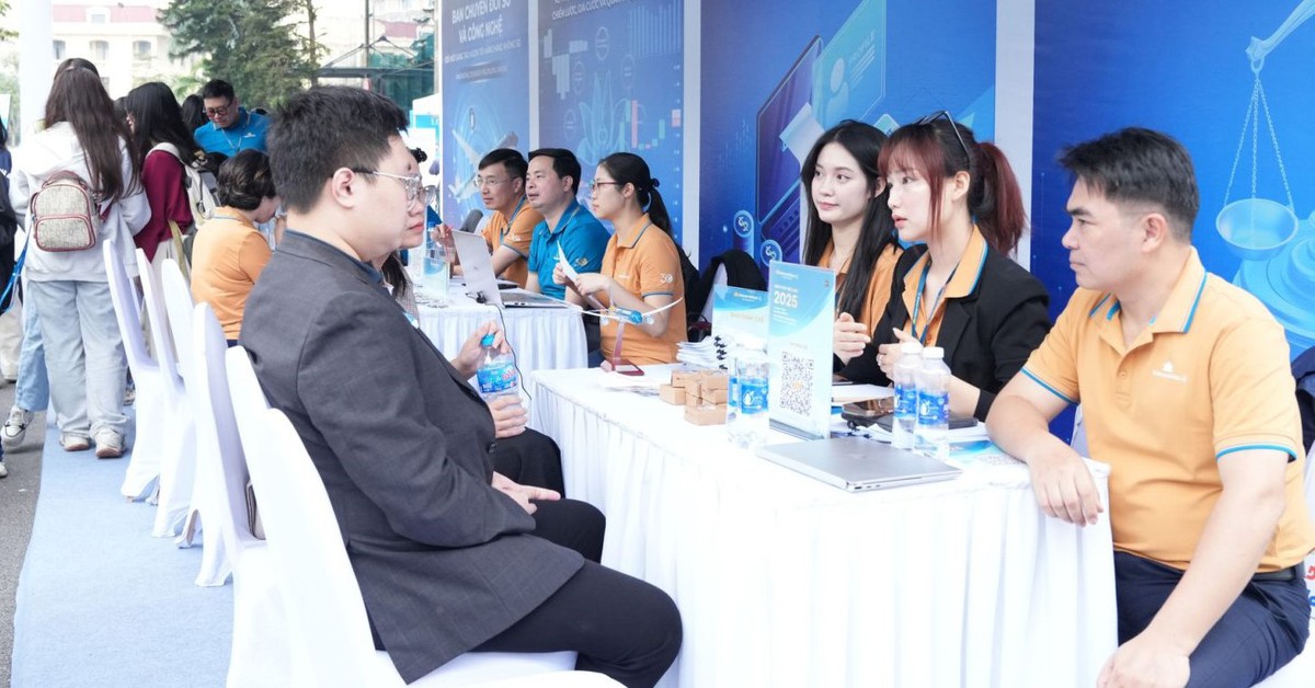 Vietnam Airlines tổ chức thành công Ngày hội việc làm 2025 lần đầu tiên