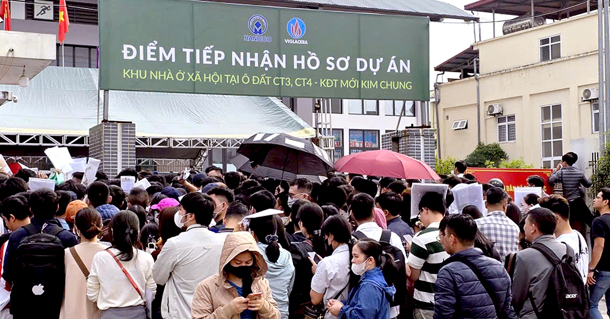 Người xếp hàng xuyên đêm mua nhà ở xã hội: Niềm hy vọng an cư của nhiều người