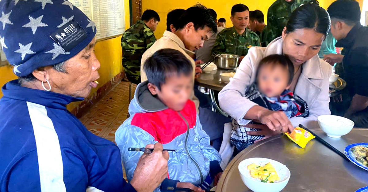 Hai con của nạn nhân vụ sạt lở vùi 3 người ở Đà Nẵng được bộ đội nhận nuôi